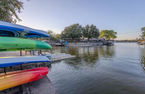 Granbury House | Lakefront Granbury Getaway