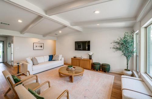 Granbury House | Lakefront Granbury Home w/Patio, Fire Pit & Dock!