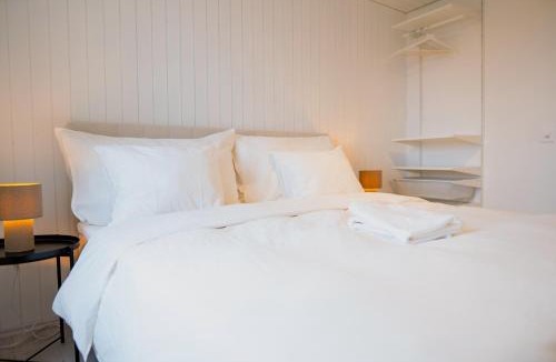Ligerz Apartment | Lakefront Grand Residence