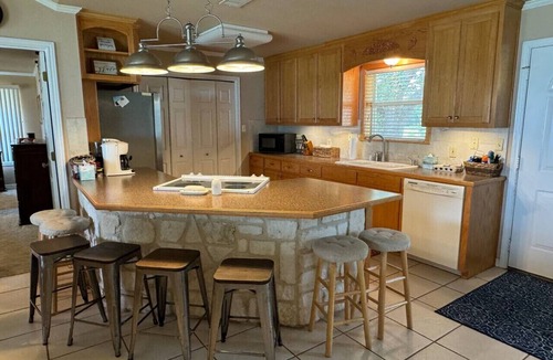 Cotton Gin House | Lakefront Grand Getaway