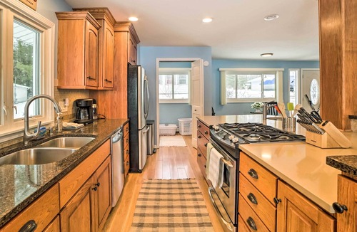 Grant House | Lakefront Grant Getaway w/ Deck + Fire Pit!