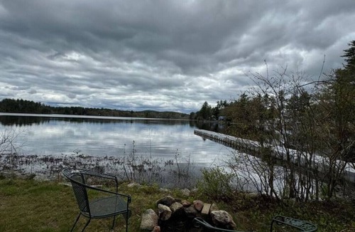 Northwood Cottage | Lakefront Green Cottage