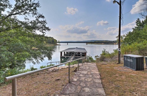 Greers Ferry House | Lakefront Greers Ferry Cabin w/Covered Boat Slip!