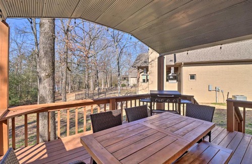 Greers Ferry House | Lakefront Greers Ferry Cabin w/Covered Boat Slip!