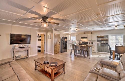 Greers Ferry House | Lakefront Greers Ferry Cabin w/Covered Boat Slip!