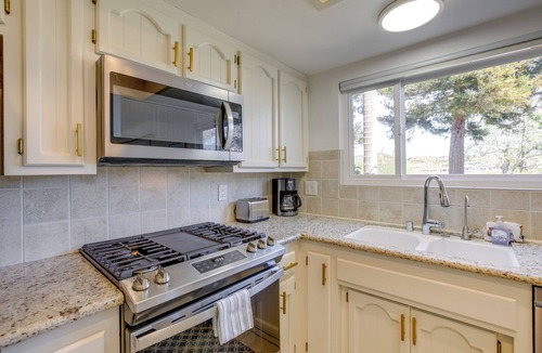 Pismo Beach Cottage | Lakefront Grover Beach Home ~ Walk to Ocean!