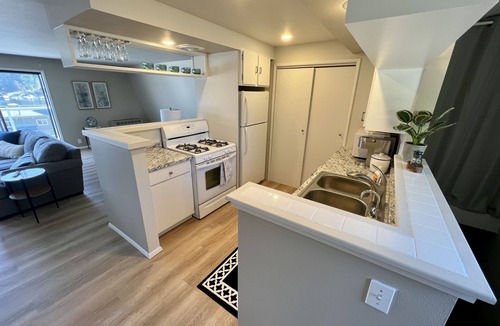 Lake Goodwin House | Lakefront Guest House~with lots of water toys! Close to shopping & casinos!