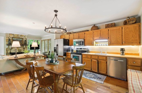 Pine Mountain Valley Cabin | Lakefront Hamilton Cabin w/Dock & Fire Pit!