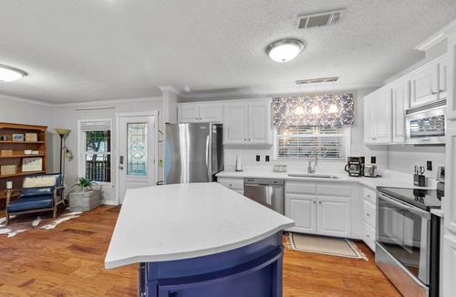 Granbury Cottage | Lakefront Haven ~ 6 Mi to Historic Granbury Square