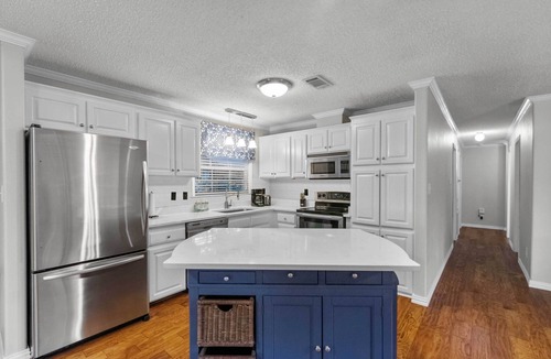 Granbury Cottage | Lakefront Haven ~ 6 Mi to Historic Granbury Square