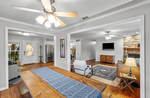 Granbury Cottage | Lakefront Haven ~ 6 Mi to Historic Granbury Square