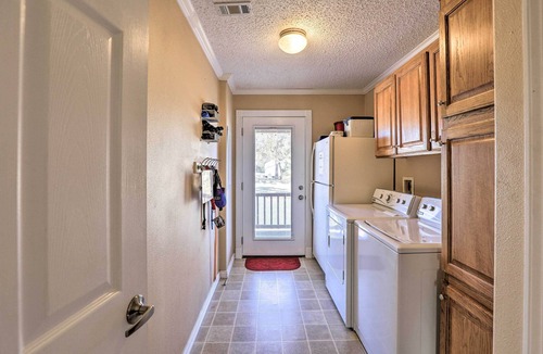 Granbury Cottage | Lakefront Haven ~ 6 Mi to Historic Granbury Square