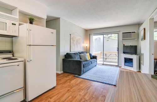 Kimberling City Cottage | Lakefront Haven: Boat Slip, Deck & Community Pool!