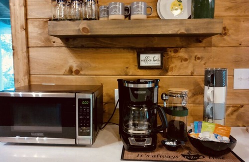 Saylorsburg House | Lakefront Haven: Modern Cottage