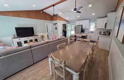 Westminster House | Lakefront Haven on Hartwell