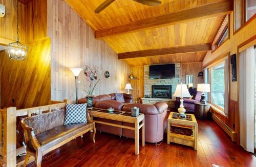Lake Tomahawk House | Lakefront Haven