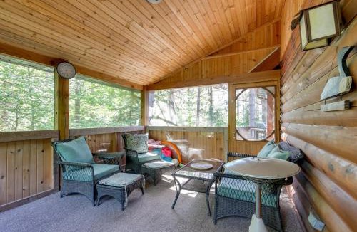 Hazelhurst House | Lakefront Hazelhurst Cabin: Dock & Pool Table