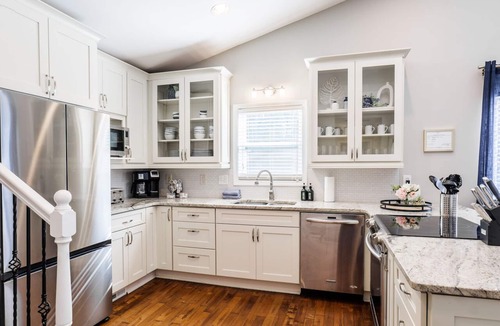 Waleska House | Lakefront -Heated Pool -EV Charger -Dock -Fire Pit -Kayaks -Game Room