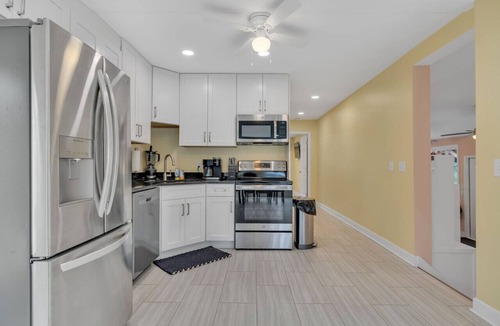 Lebanon House | Lakefront, Heated Pool, Sauna, Sleeps 8!