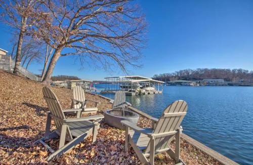 Lake Ozark House | Lakefront HGTV Home-3Bed3BathDockFirepit-12PP