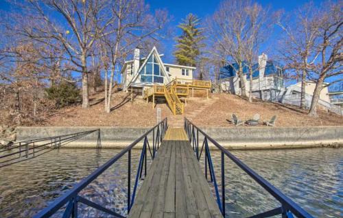 Lake Ozark House | Lakefront HGTV Home-3Bed3BathDockFirepit-12PP