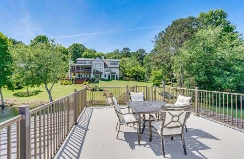 Hiawassee House | Lakefront Hiawassee Gem Boat Dock with Rooftop Deck