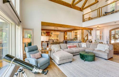 Hiawassee House | Lakefront Hiawassee Gem Boat Dock with Rooftop Deck