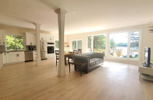 Broadbent Cottage | Lakefront Hideaway w/Private Beach + Dock | Parry Sound