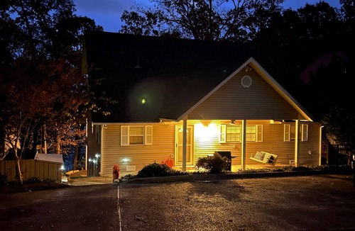 Higden House | Lakefront Hideaway on Greers Ferry Lake near Narrows bridge! Higden AR