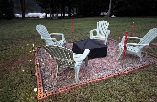 Roxboro House | Lakefront Hideaway steps away from beautiful lake in roxboro