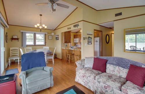 Ingles House | Lakefront Hiwassee Home w/Private Dock & Deck!
