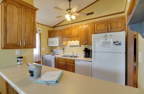 Ingles House | Lakefront Hiwassee Home w/Private Dock & Deck!
