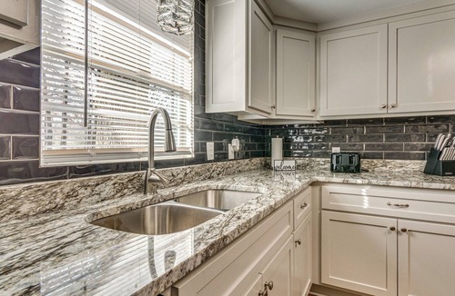 Gibson House | Lakefront Home w/Yard & Deck in North Little Rock