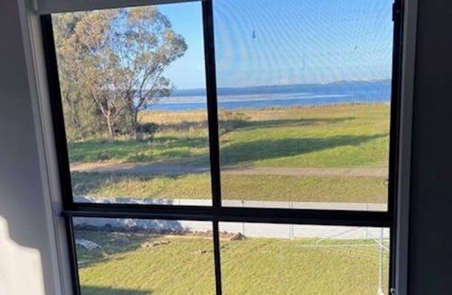 Berkeley Vale House | Lakefront Holiday Home