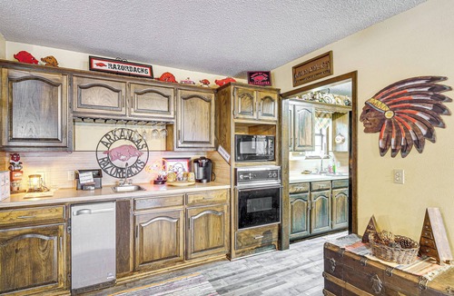 Jefferson House | Lakefront Home: Deck, Grills & Fire Pit in Karnack