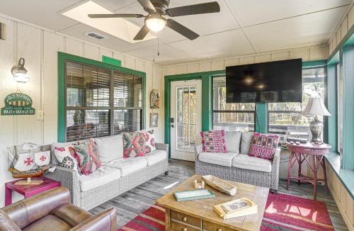 Jefferson House | Lakefront Home: Deck, Grills & Fire Pit in Karnack