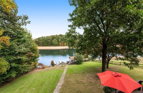 Jefferson City House | Lakefront Home Dock Covered Deck Fire Pit Dogs OK