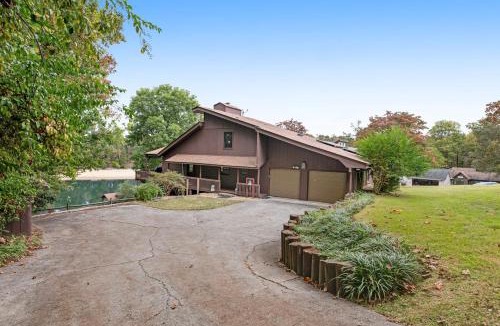 Jefferson City House | Lakefront Home Dock Covered Deck Fire Pit Dogs OK