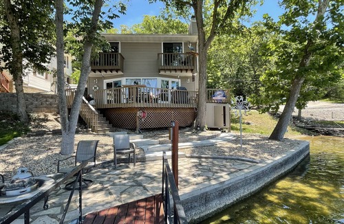 Lake Ozark House | Lakefront home, great location, close to golf courses, the Strip, & restaurants.