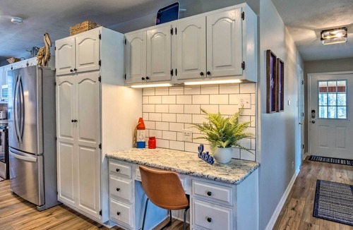 Gilbertsville House | Lakefront home near Moors