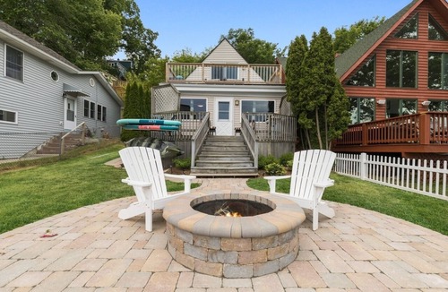 Fox Lake House | Lakefront Home on Fox Lake, IL under 90 minutes from Chicago!