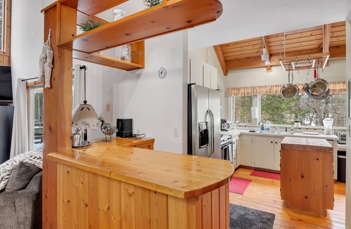 Hadley House | Lakefront Home on Great Sacandaga – Summer Weeks Still Available!