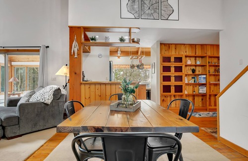Hadley House | Lakefront Home on Great Sacandaga – Summer Weeks Still Available!