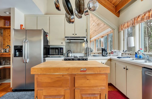 Hadley House | Lakefront Home on Great Sacandaga – Summer Weeks Still Available!