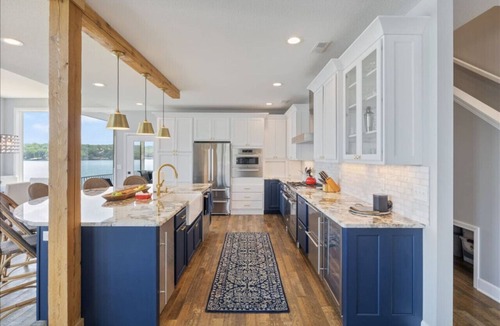 Gravois Mills House | Lakefront Home on the Point