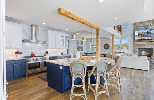 Gravois Mills House | Lakefront Home on the Point