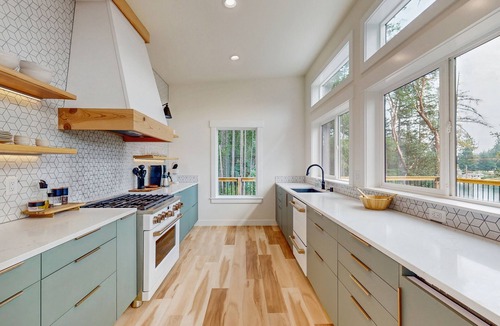 Anderson Island House | Lakefront home w/modern kitchen, wifi, great views & private dock