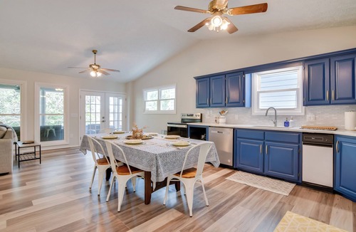 Cassville House | Lakefront Home w/Fire Pit in Eagle Rock