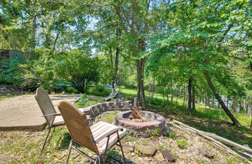 Cassville House | Lakefront Home w/Fire Pit in Eagle Rock