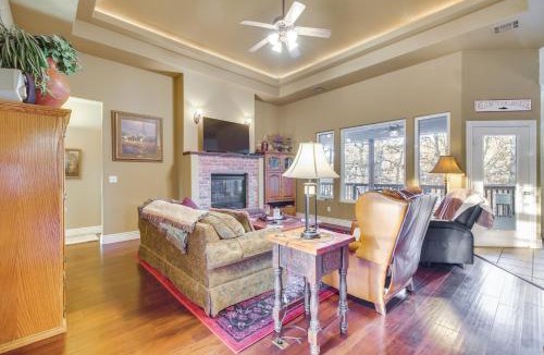 Grove House | Lakefront Home w/Furnished Deck in Grove!